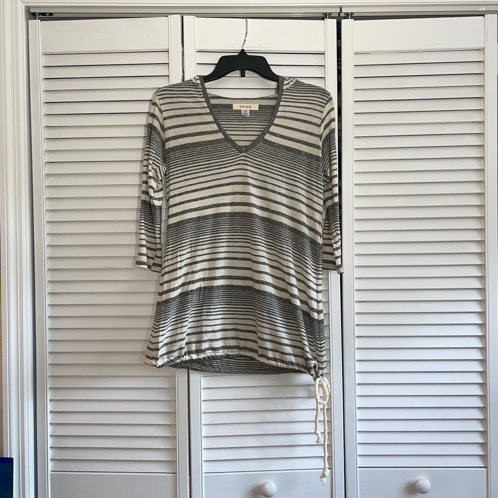SOLOW V-Neck Tee